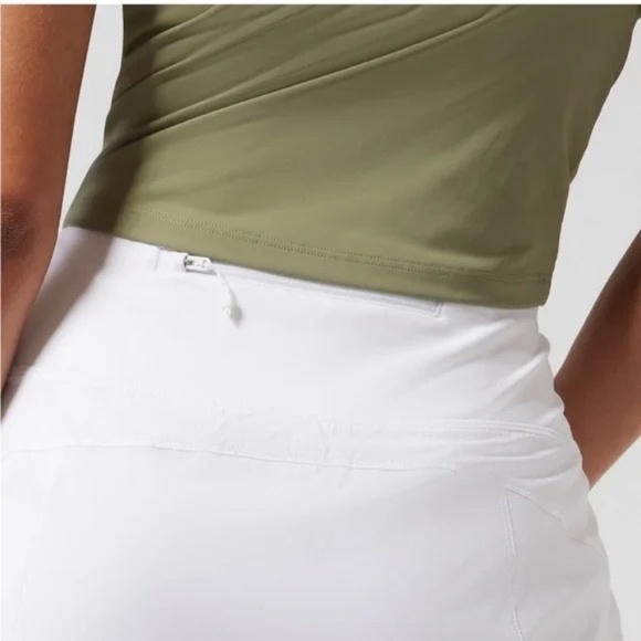 NWT, ATHLETA RUN WITH IT 14" SKORT, SIZE XS, BRIGHT WHITE - Picture 4 of 8